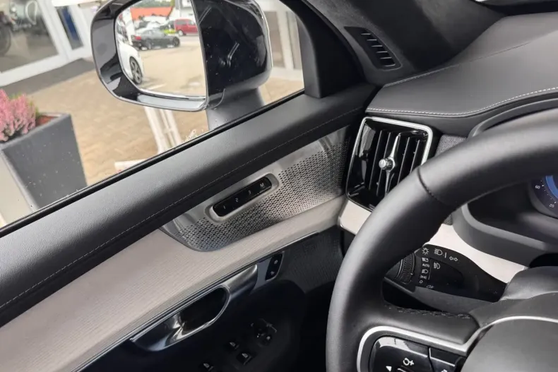 Volvo XC90 din 2025 cu 3.000 km - oferta VOL164624 - foto 13