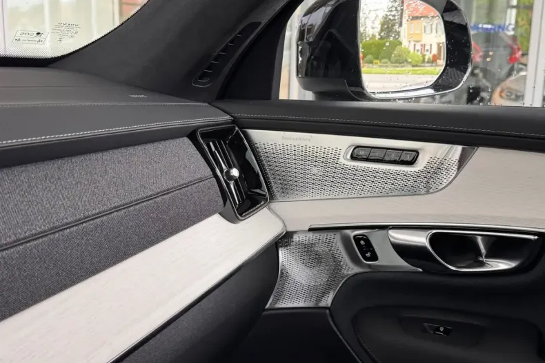 Volvo XC90 din 2025 cu 3.000 km - oferta VOL164624 - foto 16