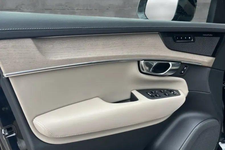 Volvo XC90 din 2025 cu 7.000 km - oferta VOL164638 - foto 14