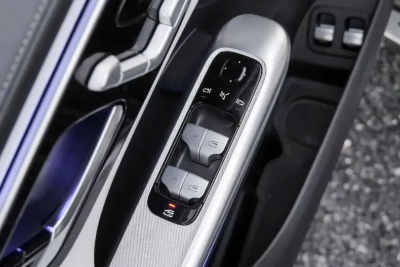 Mercedes-Benz GLC 400 din 2025 cu 17.328 km - oferta MER164639 - foto 16