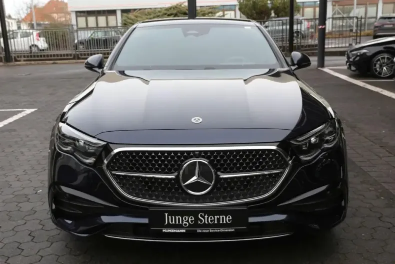 Mercedes-Benz E 400 din 2024 cu 6.400 km - oferta MER164643 - foto 1