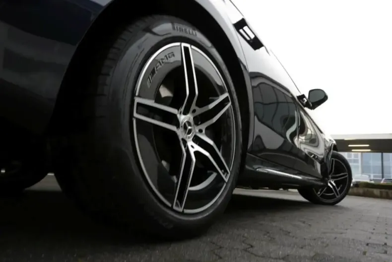 Mercedes-Benz E 400 din 2024 cu 6.400 km - oferta MER164643 - foto 4