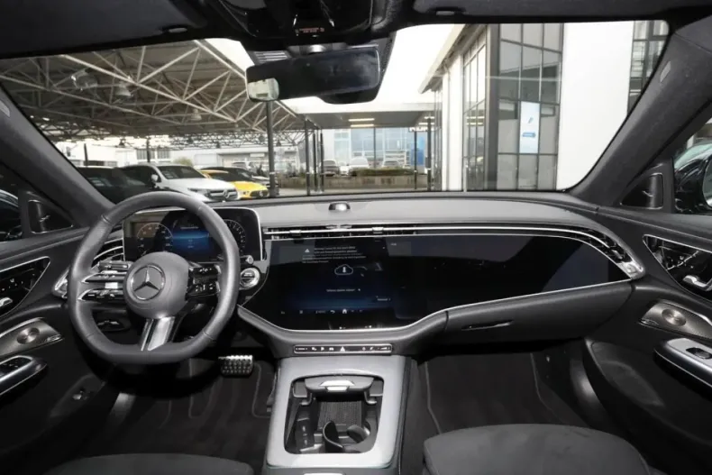 Mercedes-Benz E 400 din 2024 cu 6.400 km - oferta MER164643 - foto 11