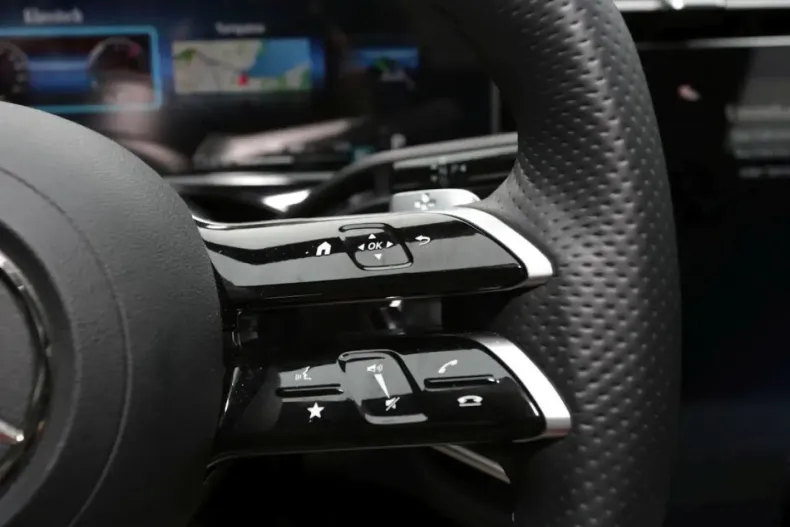 Mercedes-Benz E 400 din 2024 cu 6.400 km - oferta MER164643 - foto 17