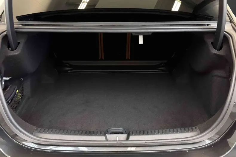 Mercedes-Benz E 200 din 2024 cu 8.180 km - oferta MER164646 - foto 11