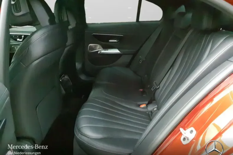 Mercedes-Benz E 400 din 2024 cu 15.873 km - oferta MER164647 - foto 9