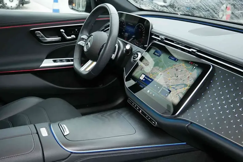 Mercedes-Benz E 400 din 2024 cu 12.183 km - oferta MER164648 - foto 4