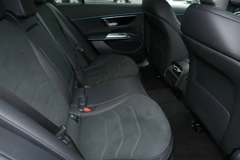 Mercedes-Benz E 400 din 2024 cu 12.183 km - oferta MER164648 - foto 6