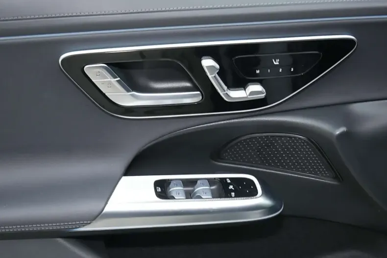 Mercedes-Benz E 400 din 2024 cu 12.183 km - oferta MER164648 - foto 8