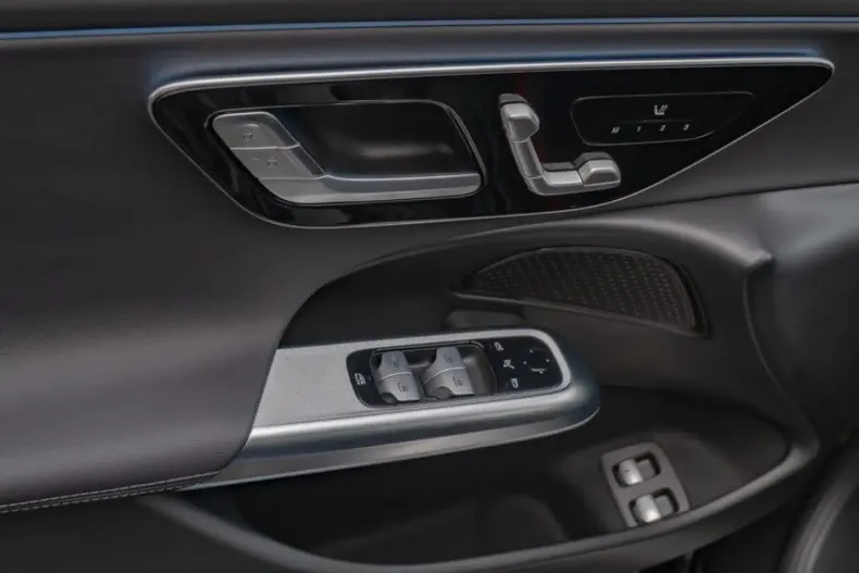 Mercedes-Benz E 400 din 2024 cu 3.253 km - oferta MER164650 - foto 9