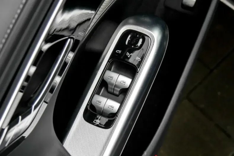 Mercedes-Benz E 300 din 2024 cu 28.792 km - oferta MER164653 - foto 15