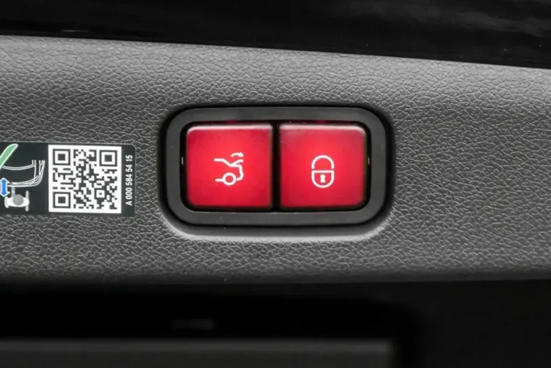 Mercedes-Benz E 300 din 2024 cu 28.792 km - oferta MER164653 - foto 17