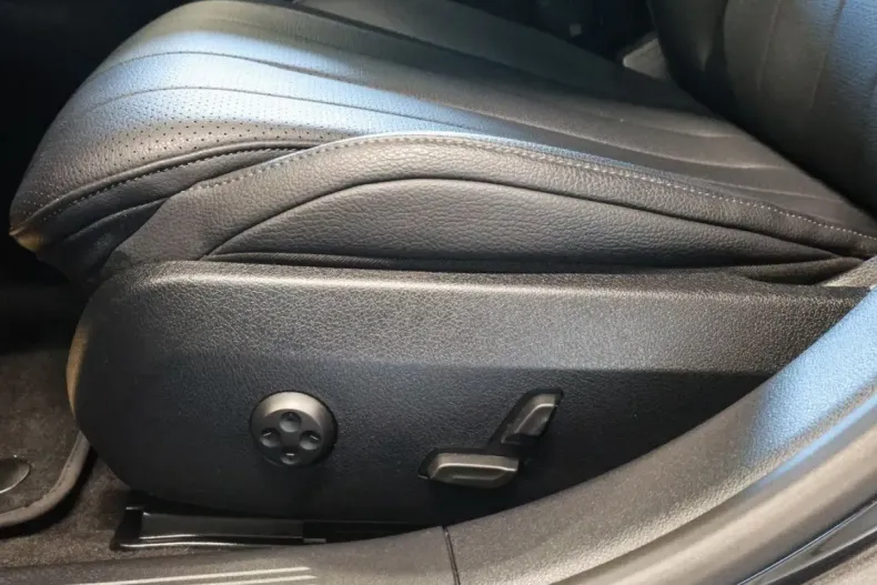 Mercedes-Benz E 300 din 2024 cu 34.843 km - oferta MER164655 - foto 24