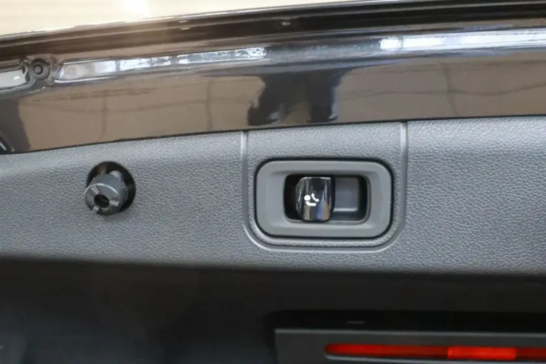 Mercedes-Benz E 300 din 2024 cu 34.843 km - oferta MER164655 - foto 26