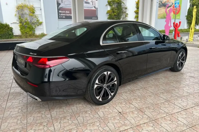 Mercedes-Benz E 400 din 2024 cu 4.465 km - oferta MER164669 - foto 3