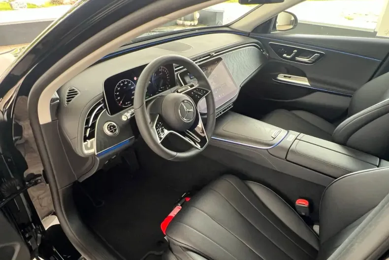 Mercedes-Benz E 400 din 2024 cu 4.465 km - oferta MER164669 - foto 8