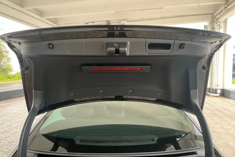 Mercedes-Benz E 400 din 2024 cu 4.465 km - oferta MER164669 - foto 19