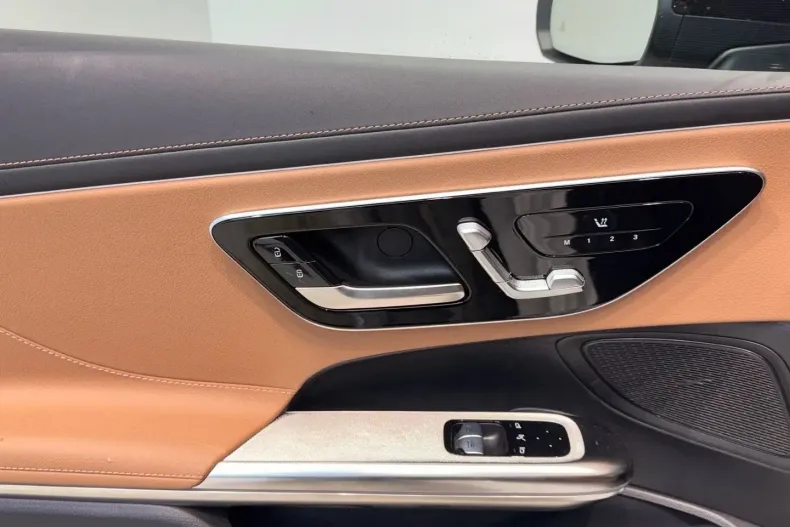 Mercedes-Benz CLE 300 din 2025 cu 4.546 km - oferta MER164676 - foto 12