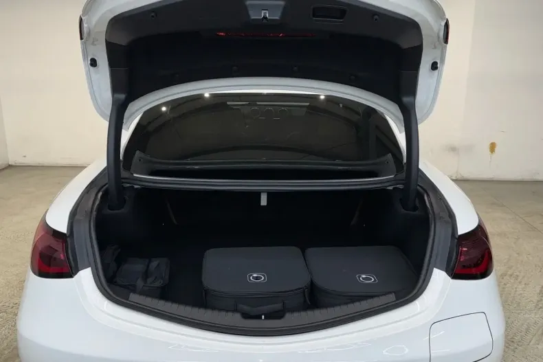 Mercedes-Benz CLE 300 din 2025 cu 4.546 km - oferta MER164676 - foto 13