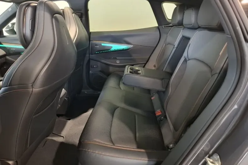 Lynk&Co 8 din 2025 cu 10 km - oferta LYN164739 - foto 38