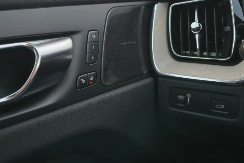 Volvo XC60 din 2022 cu 116.600 km - oferta VOL164740 - foto 14