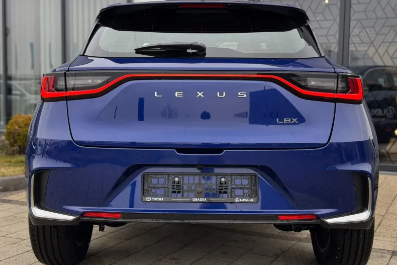 Lexus LBX din 2024 cu 10 km - oferta LEX164745 - foto 12