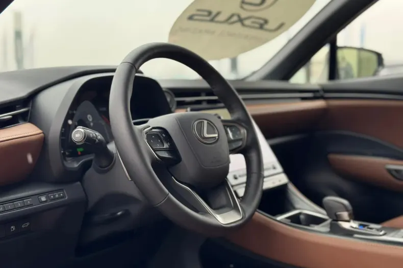 Lexus LBX din 2024 cu 10 km - oferta LEX164745 - foto 13