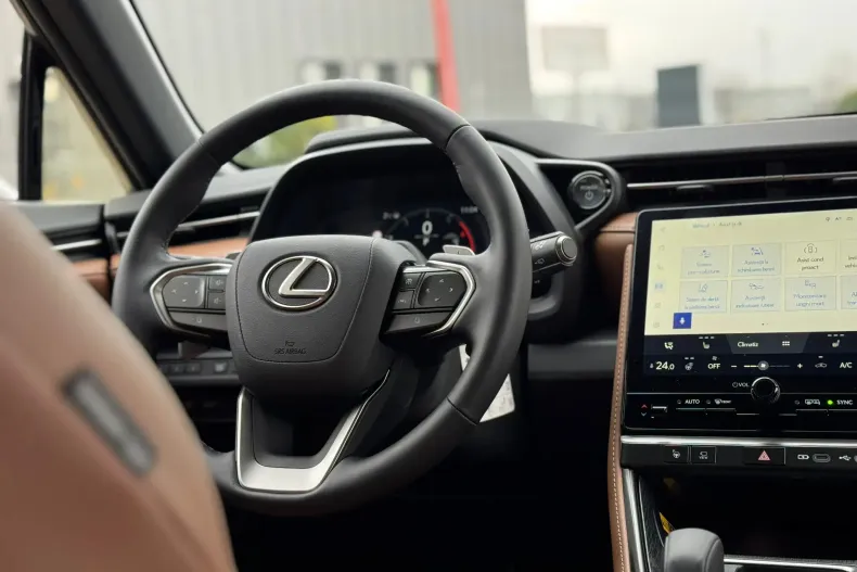 Lexus LBX din 2024 cu 10 km - oferta LEX164745 - foto 18