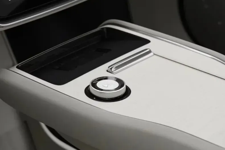 Volvo EX90 din 2025 cu 1.952 km - oferta VOL164749 - foto 8