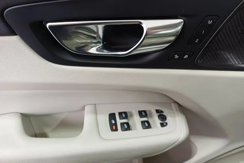 Volvo XC60 din 2022 cu 59.679 km - oferta VOL164777 - foto 8