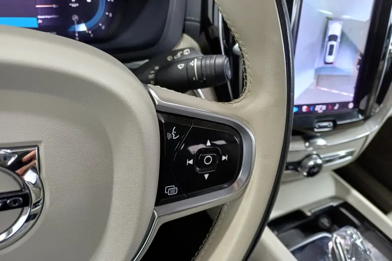 Volvo XC60 din 2022 cu 59.679 km - oferta VOL164777 - foto 11