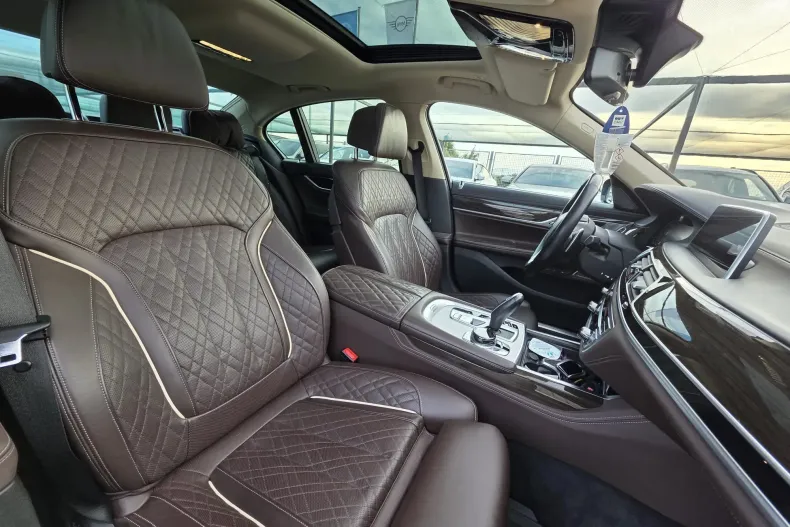 BMW Seria 7 din 2022 cu 80.247 km - oferta BMW164785 - foto 11