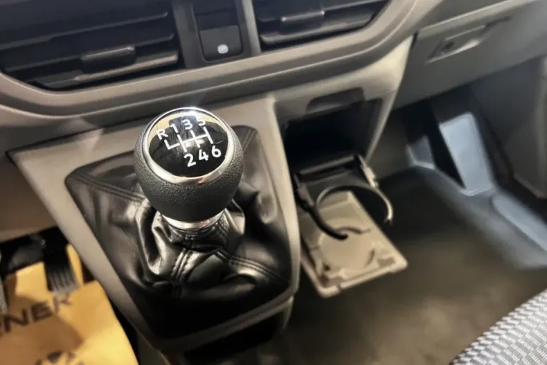 Volkswagen Caravelle din 2025 cu 10 km - oferta VOL164845 - foto 25