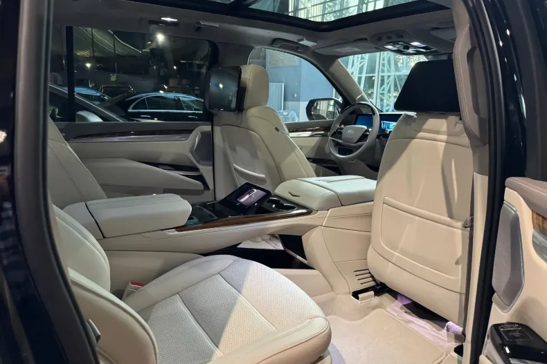 Cadillac Escalade din 2025 cu 15 km - oferta CAD164887 - foto 3