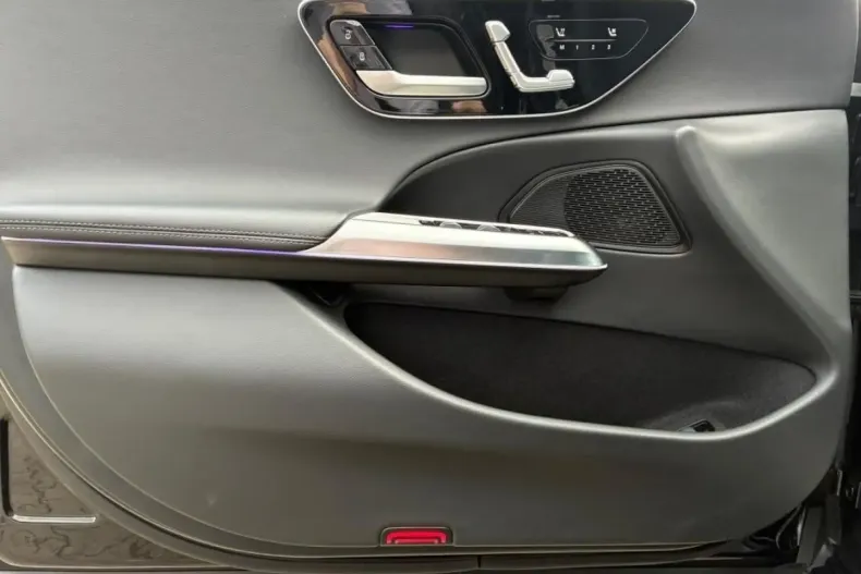 Mercedes-Benz E 400 din 2024 cu 59.979 km - oferta MER164899 - foto 10