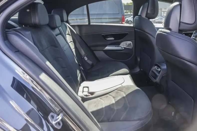 Mercedes-Benz E 300 din 2024 cu 61.598 km - oferta MER164900 - foto 11