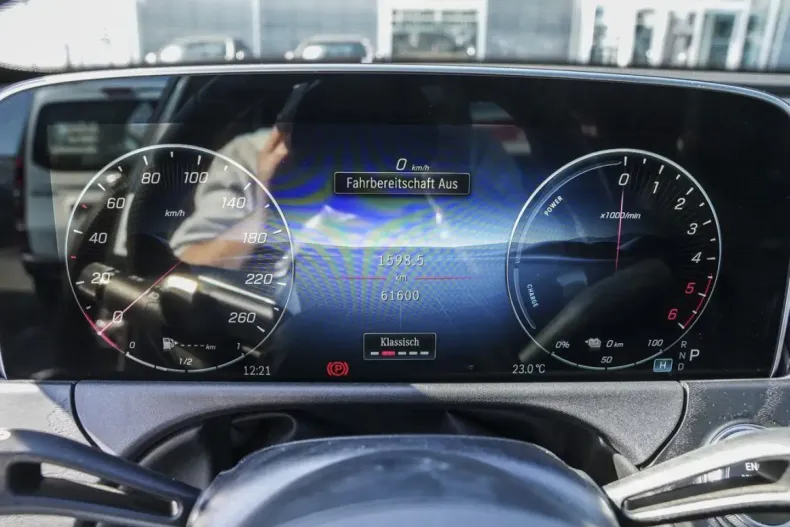 Mercedes-Benz E 300 din 2024 cu 61.598 km - oferta MER164900 - foto 14