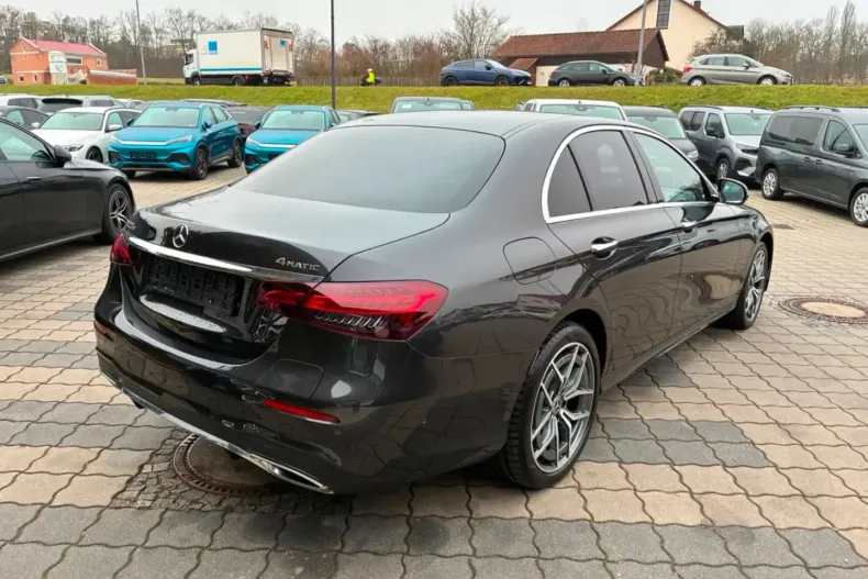 Mercedes-Benz E 300 din 2022 cu 99.992 km - oferta MER164956 - foto 4