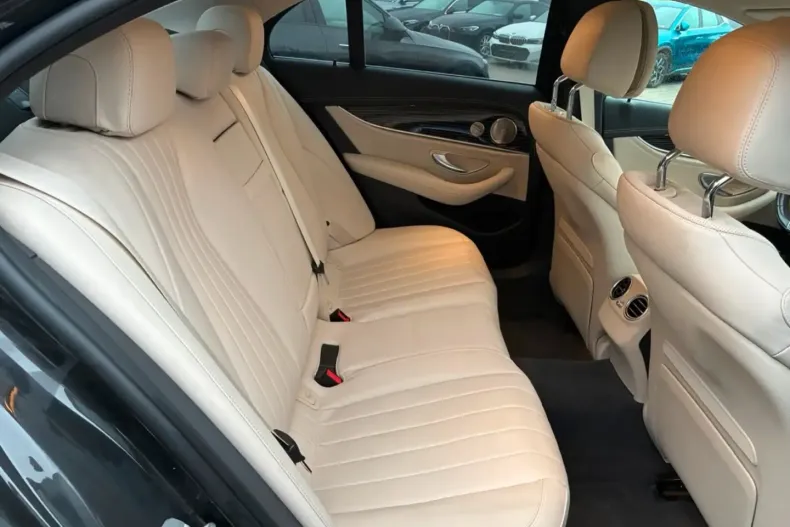 Mercedes-Benz E 300 din 2022 cu 99.992 km - oferta MER164956 - foto 8