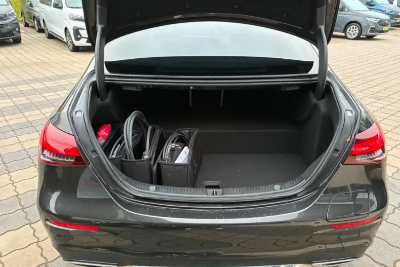 Mercedes-Benz E 300 din 2022 cu 99.992 km - oferta MER164956 - foto 17