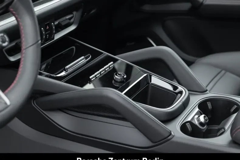 Porsche Cayenne din 2025 cu 15.000 km - oferta POR164957 - foto 3