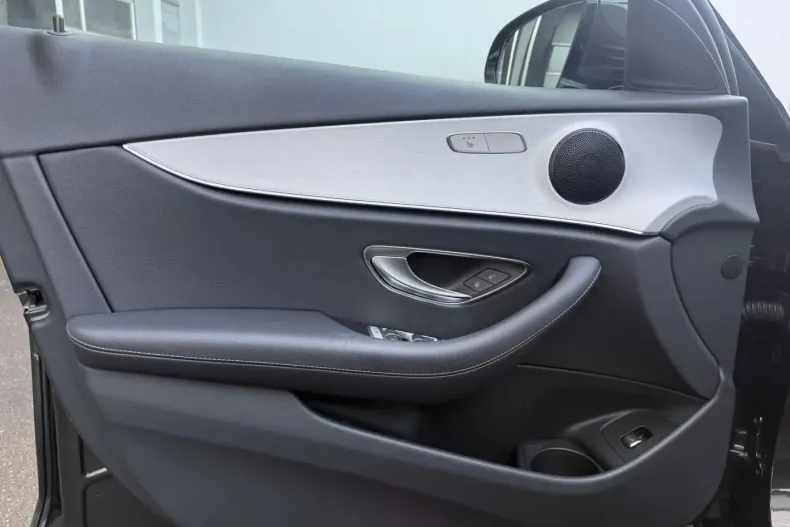 Mercedes-Benz E 300 din 2022 cu 90.900 km - oferta MER164965 - foto 10