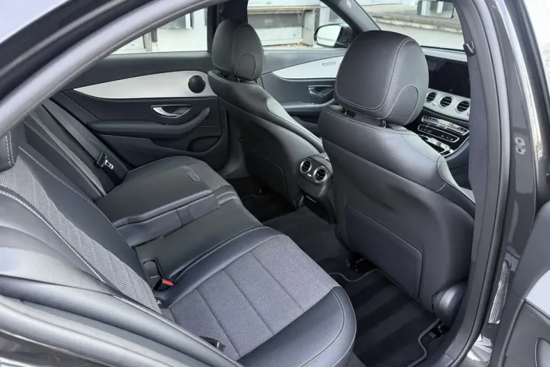 Mercedes-Benz E 300 din 2022 cu 90.900 km - oferta MER164965 - foto 26