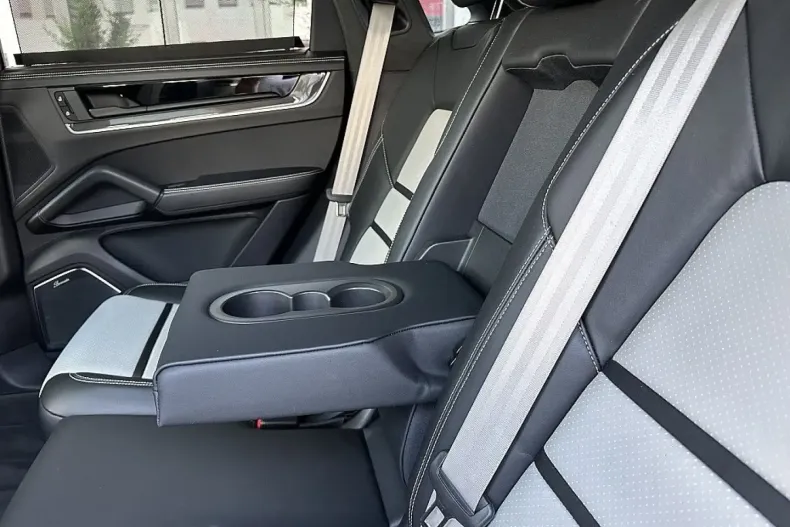 Porsche Cayenne din 2024 cu 11.800 km - oferta POR164966 - foto 24