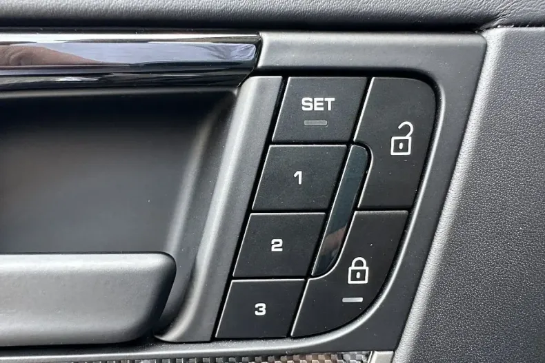 Porsche Cayenne din 2024 cu 11.800 km - oferta POR164966 - foto 27