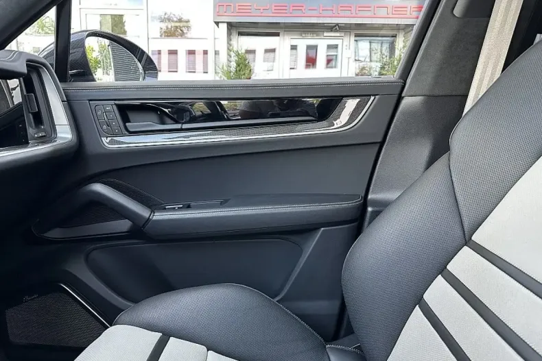 Porsche Cayenne din 2024 cu 11.800 km - oferta POR164966 - foto 29