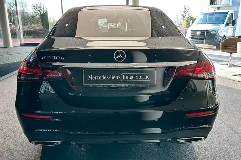 Mercedes-Benz E 300 din 2021 cu 93.450 km - oferta MER164974 - foto 4