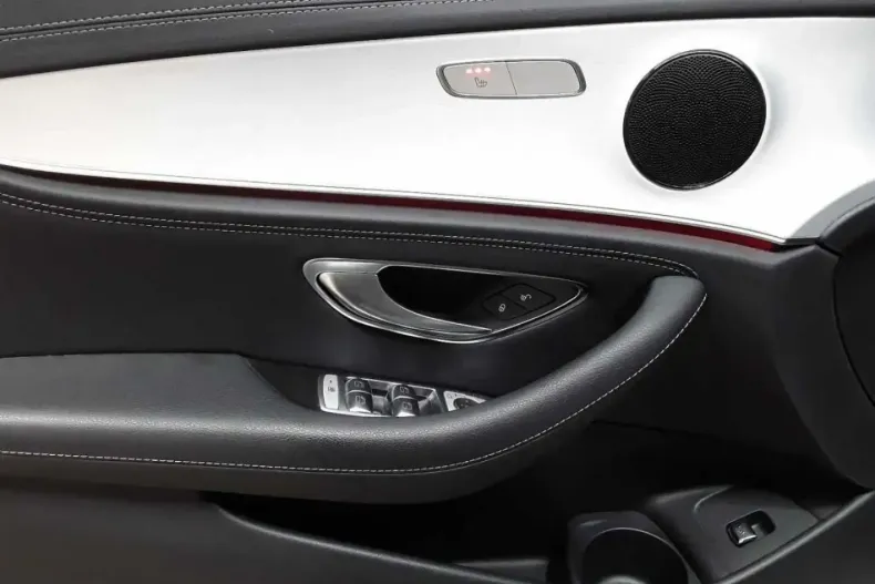 Mercedes-Benz E 220 din 2021 cu 90.067 km - oferta MER164976 - foto 4