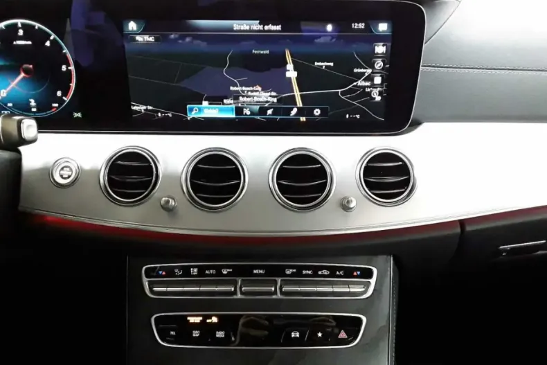 Mercedes-Benz E 220 din 2021 cu 90.067 km - oferta MER164976 - foto 6