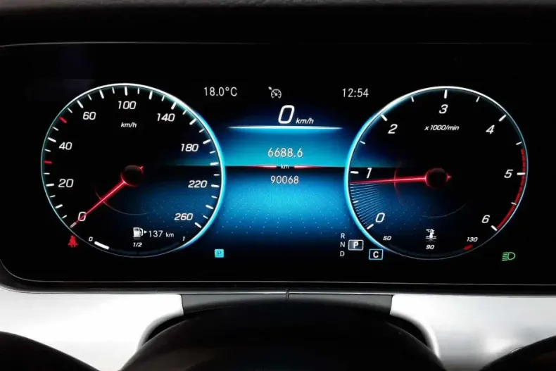 Mercedes-Benz E 220 din 2021 cu 90.067 km - oferta MER164976 - foto 14